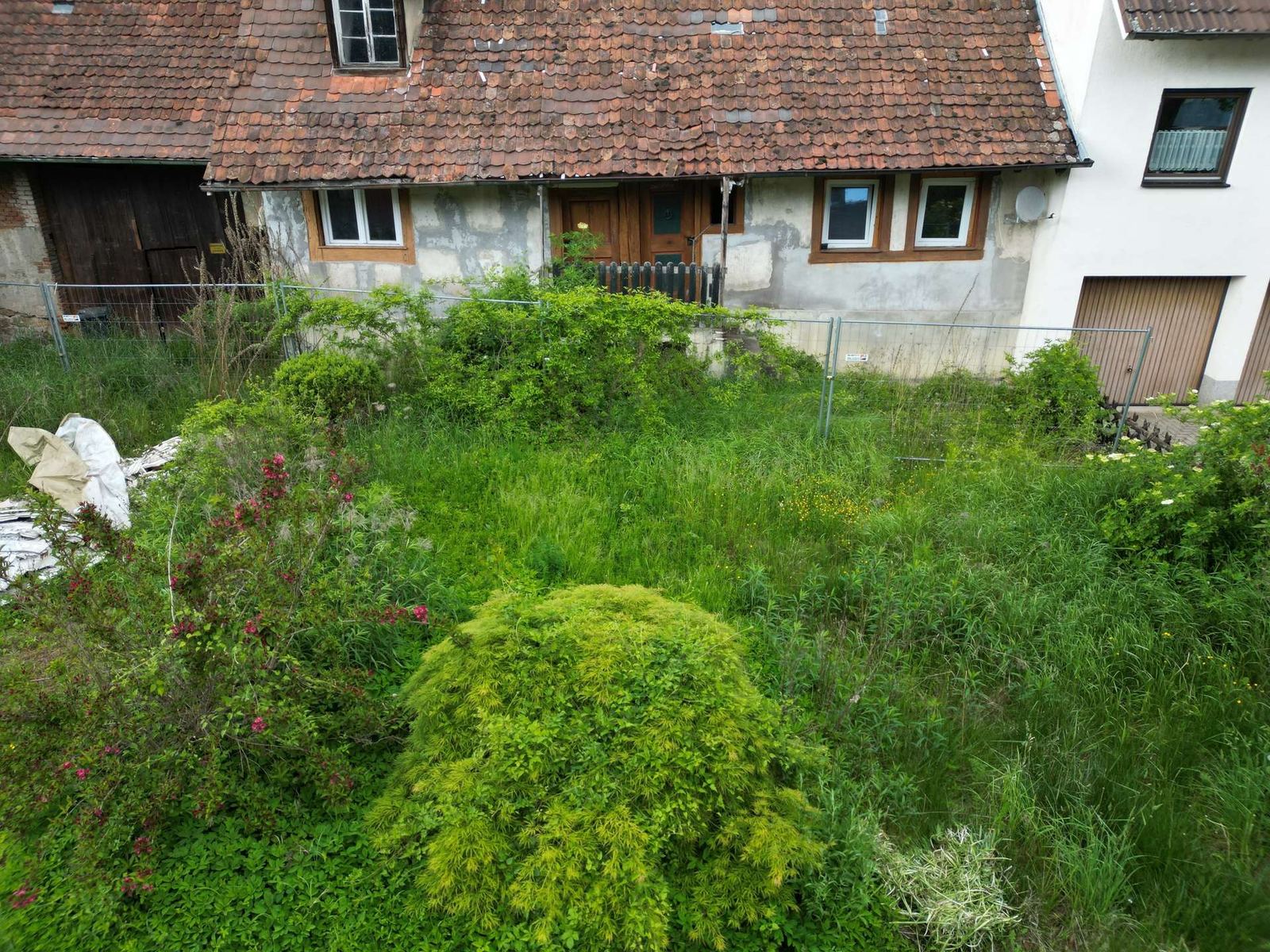 Grundstück in 79112 Freiburg: Bauplatz für ein modernes Reihenhaus im Ortskern von Freiburg-Waltershofen, ca. 200 m²