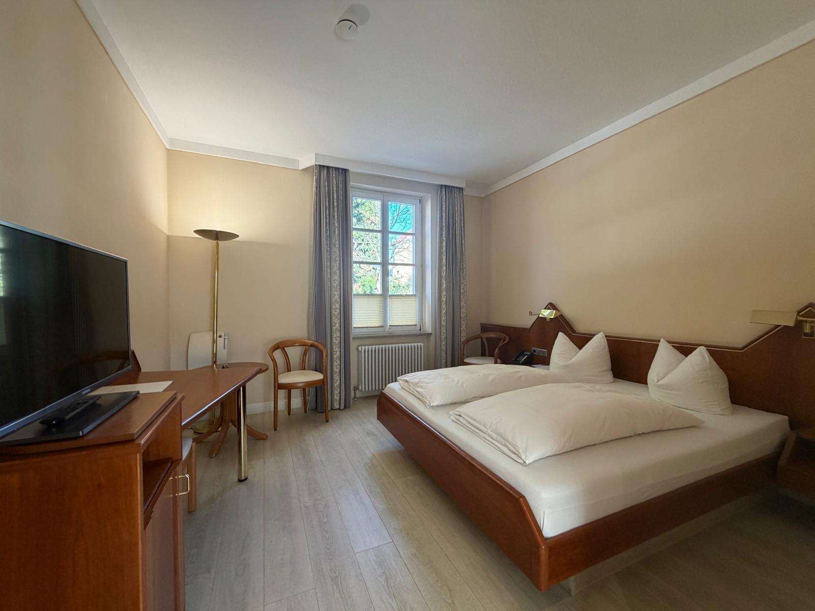 Foto 24: Hotel Garni mit Geschichte, Einzigartige Chance am Kaiserstu