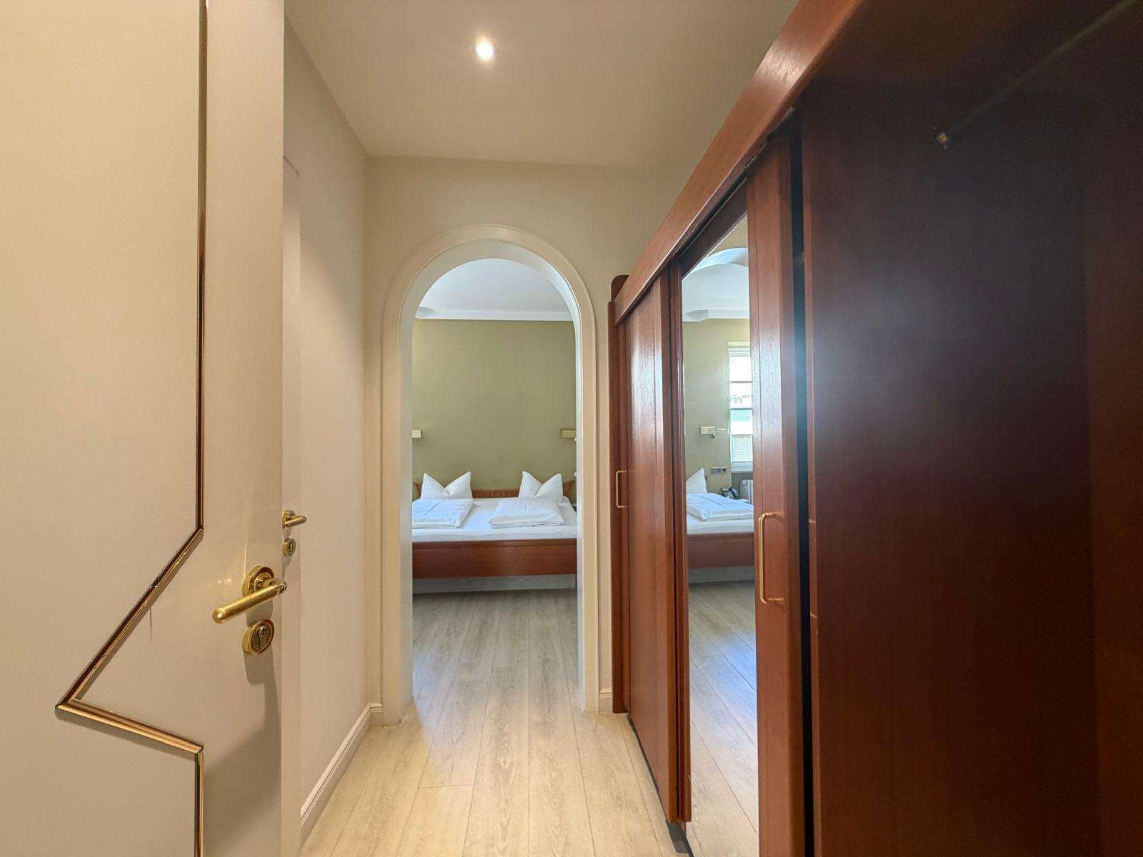 Foto 31: Hotel Garni mit Geschichte, Einzigartige Chance am Kaiserstu