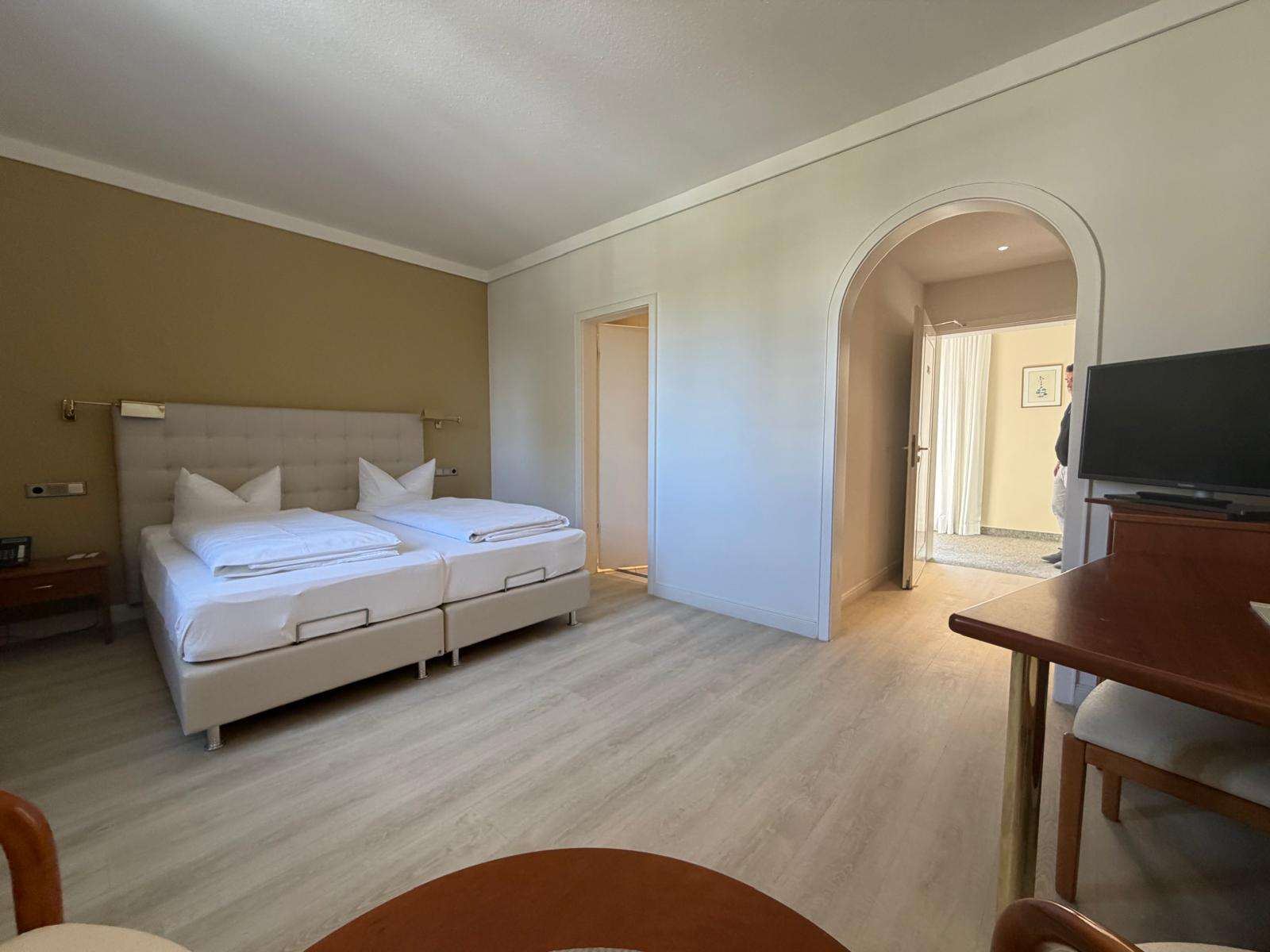 Foto 46: Hotel Garni mit Geschichte, Einzigartige Chance am Kaiserstu