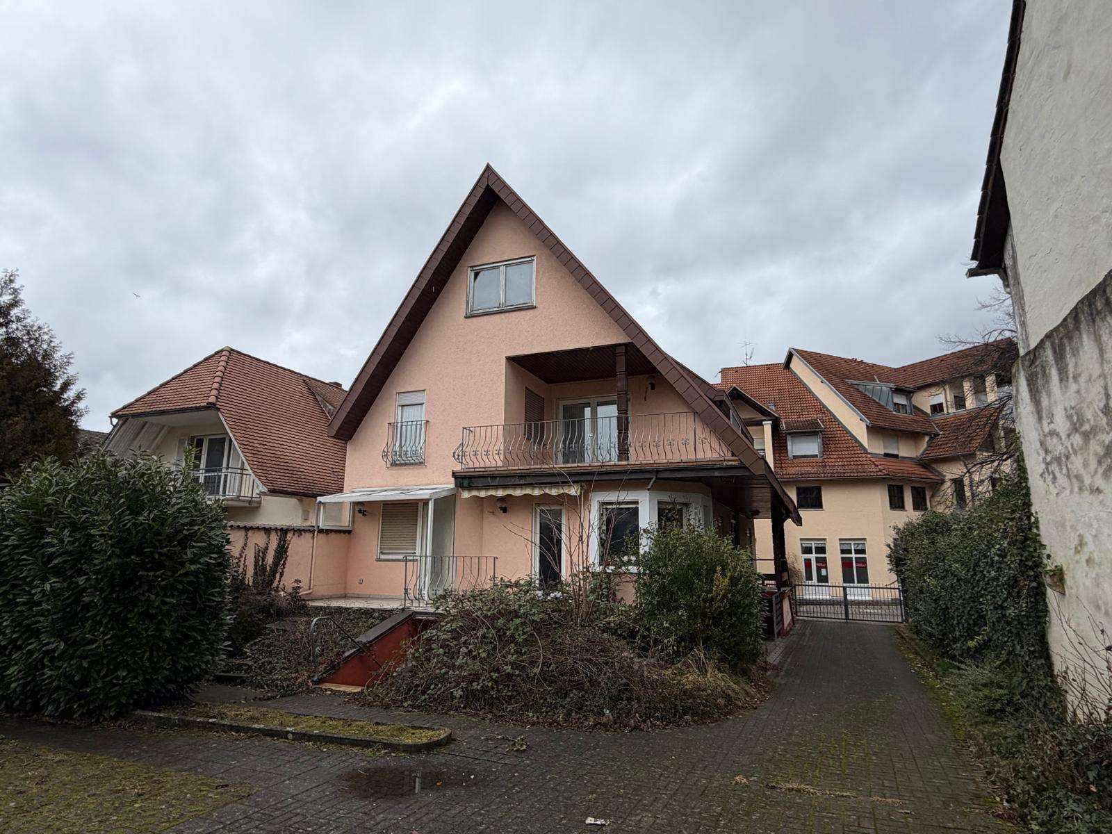 Haus in 79189 Bad Krozingen: Seltene Gelegenheit: Großzügiges Wohnhaus mit Ausbaupotenzial im Herzen von Bad Krozingen