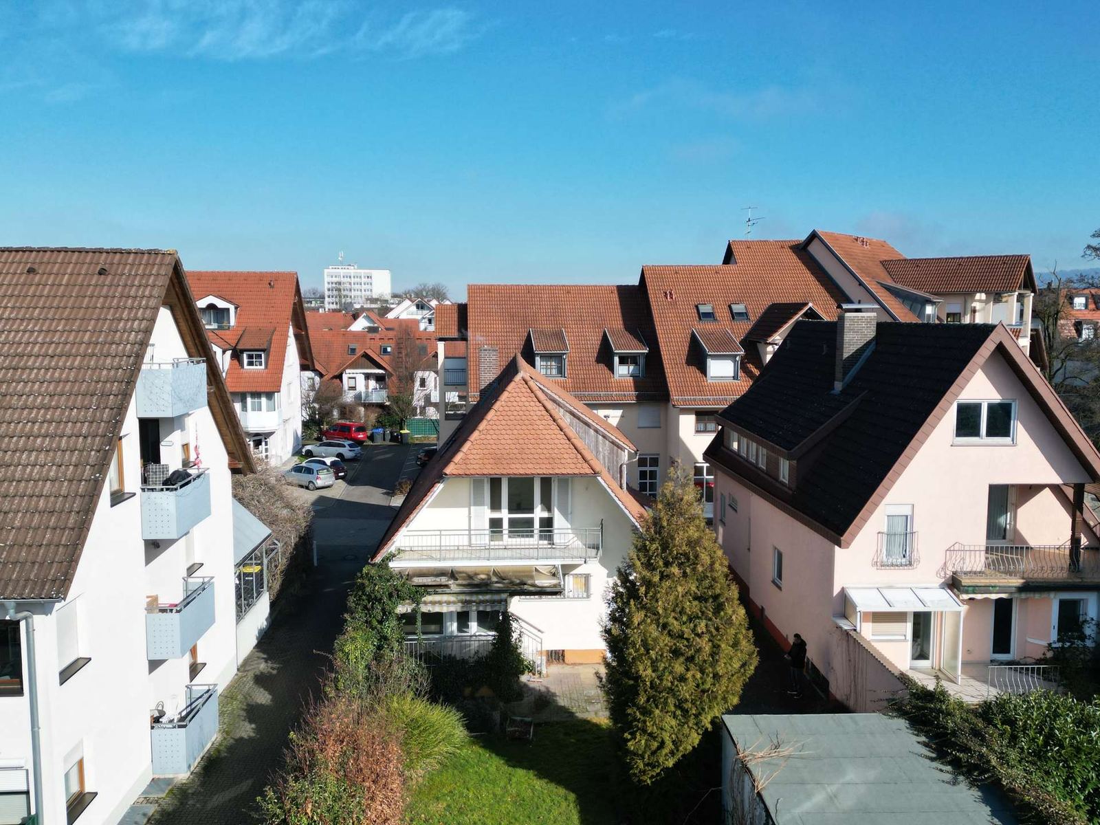 Foto 2: Renovierungsobjekt in Bestlage, freistehendes Haus zum attra