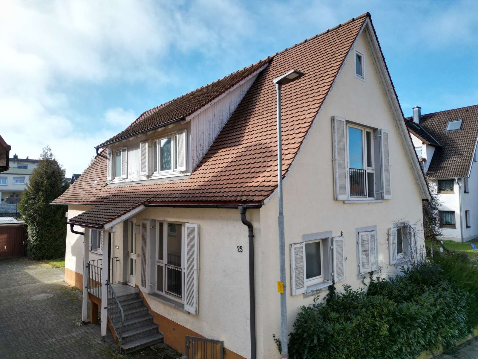 Foto 3: Renovierungsobjekt in Bestlage, freistehendes Haus zum attra