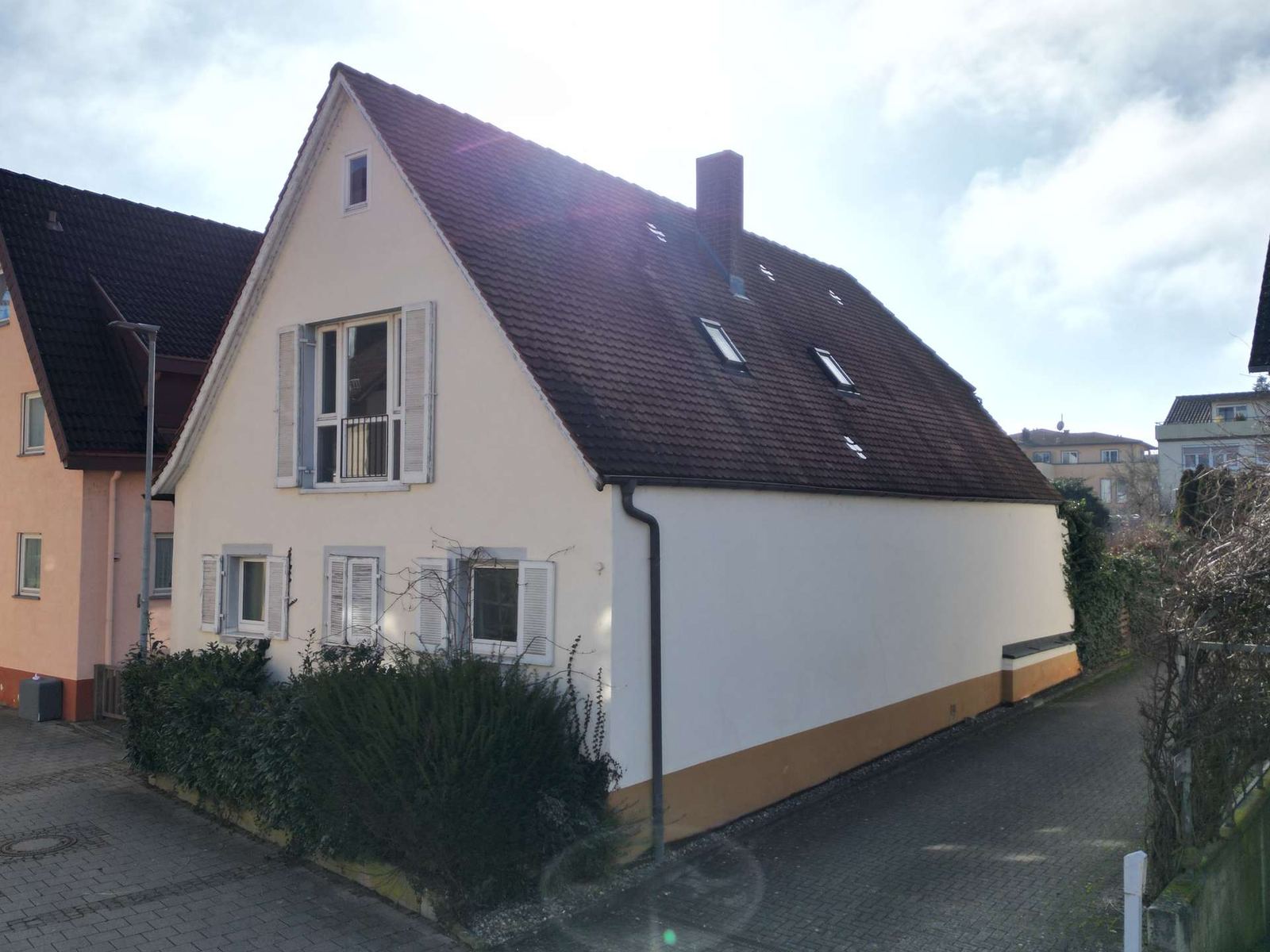Foto 6: Renovierungsobjekt in Bestlage, freistehendes Haus zum attra