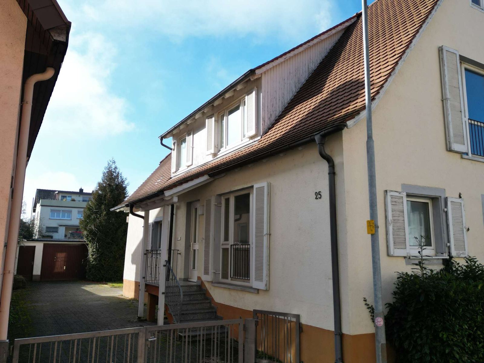 Foto 7: Renovierungsobjekt in Bestlage, freistehendes Haus zum attra