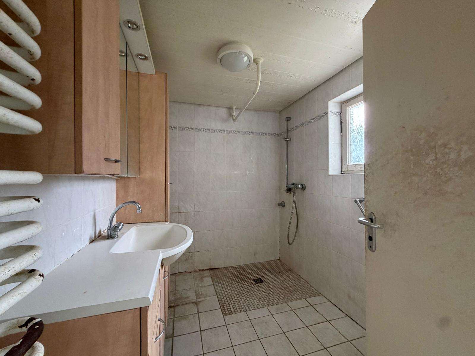 Foto 12: Renovierungsobjekt in Bestlage, freistehendes Haus zum attra