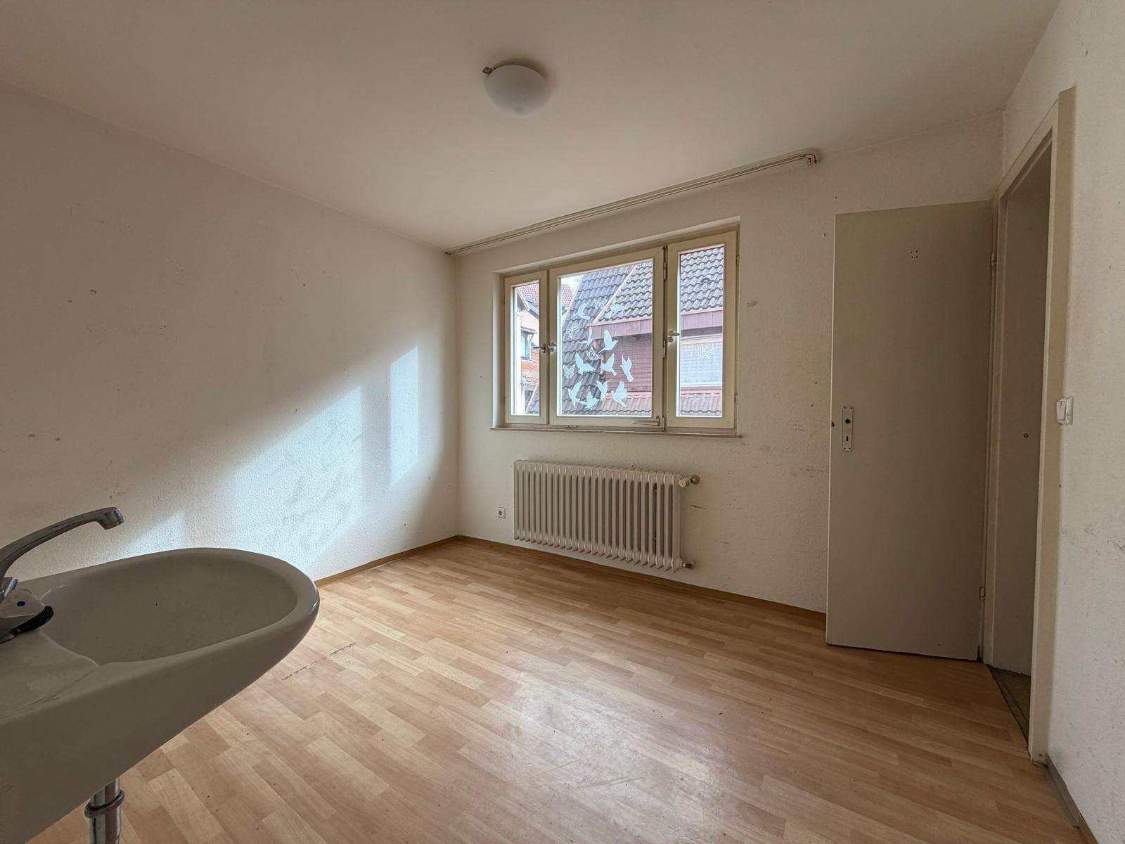 Foto 16: Renovierungsobjekt in Bestlage, freistehendes Haus zum attra