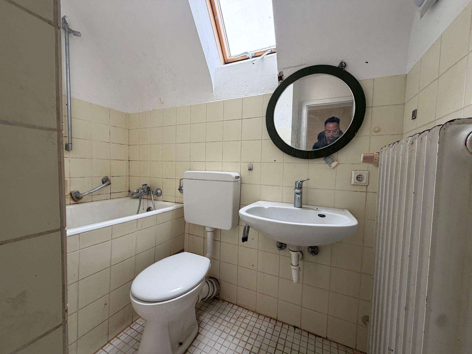 Foto 17: Renovierungsobjekt in Bestlage, freistehendes Haus zum attra