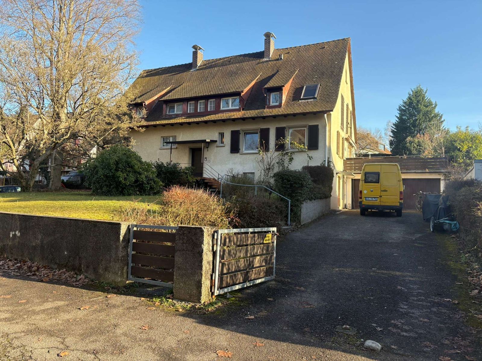 Haus in 79104 Freiburg im Breisgau: Attraktiver Einstieg in Freiburgs Bestlage: Wohnhaus mit Erbbaurecht & Entwicklungspotenzial