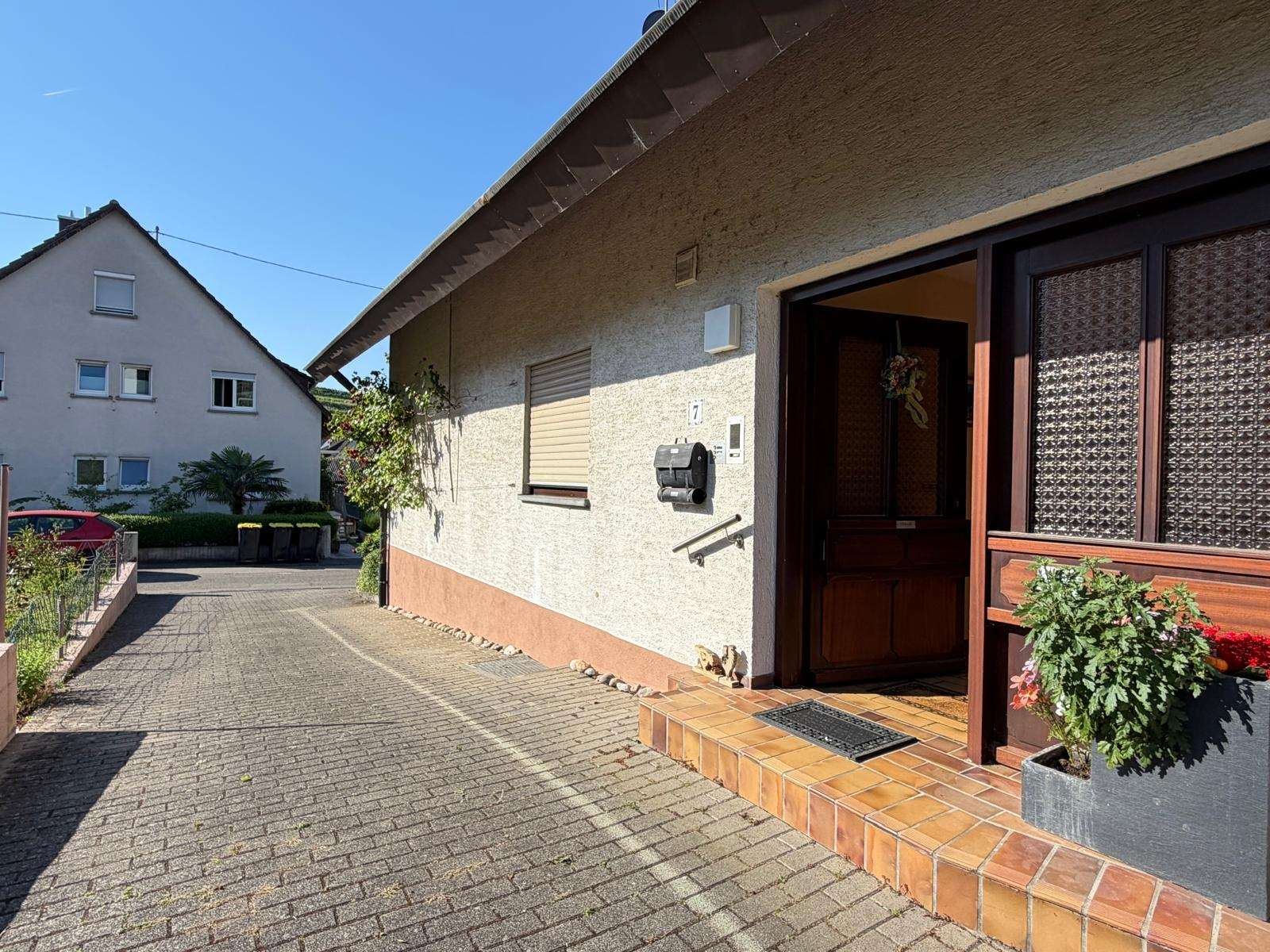 Foto 6: Viel Platz, viele Möglichkeiten, Großzügiges Zweifamilienhau