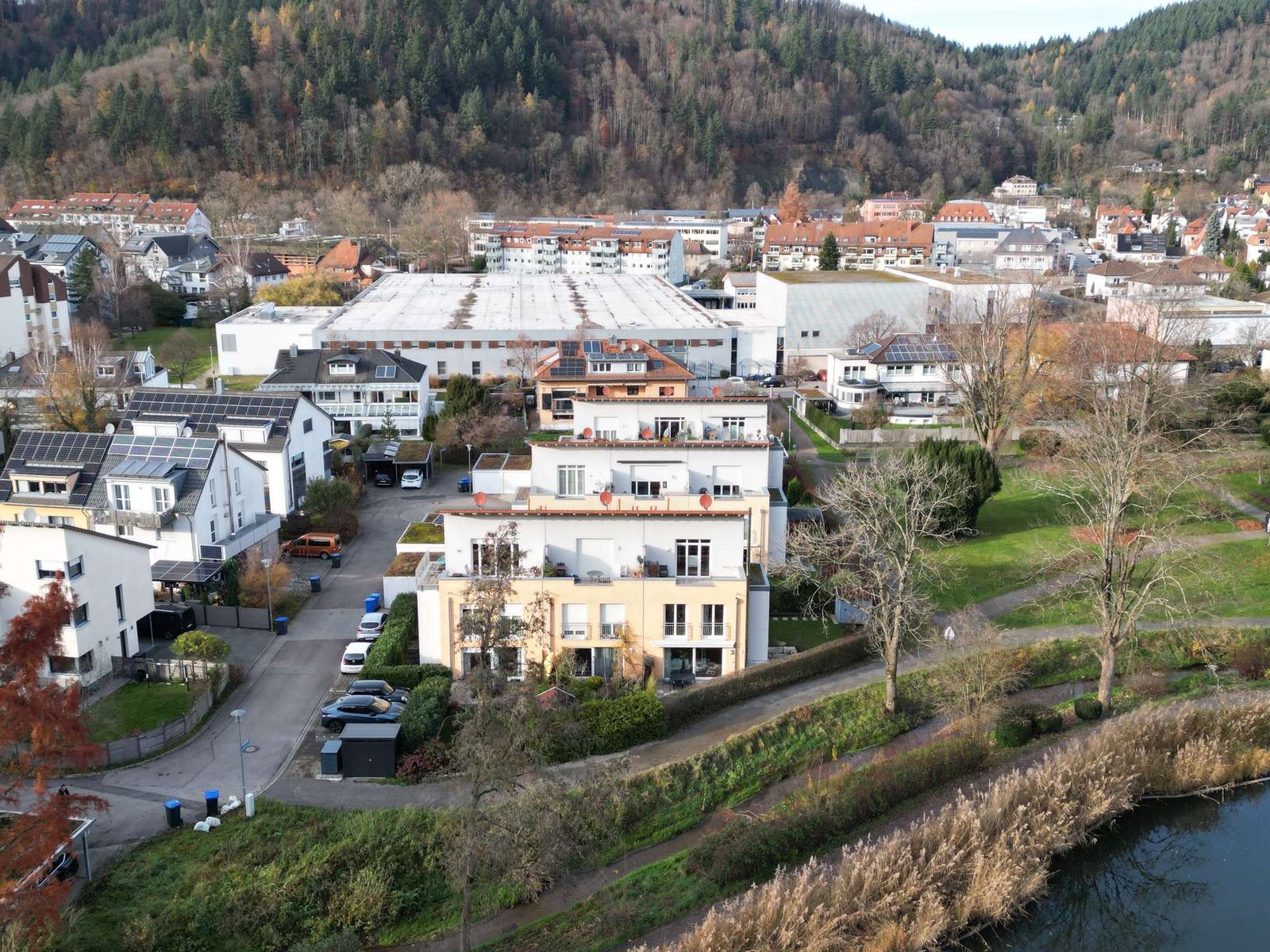 Foto 5: Reihenendhaus am Park und See: Familienidylle mit Einliegerw