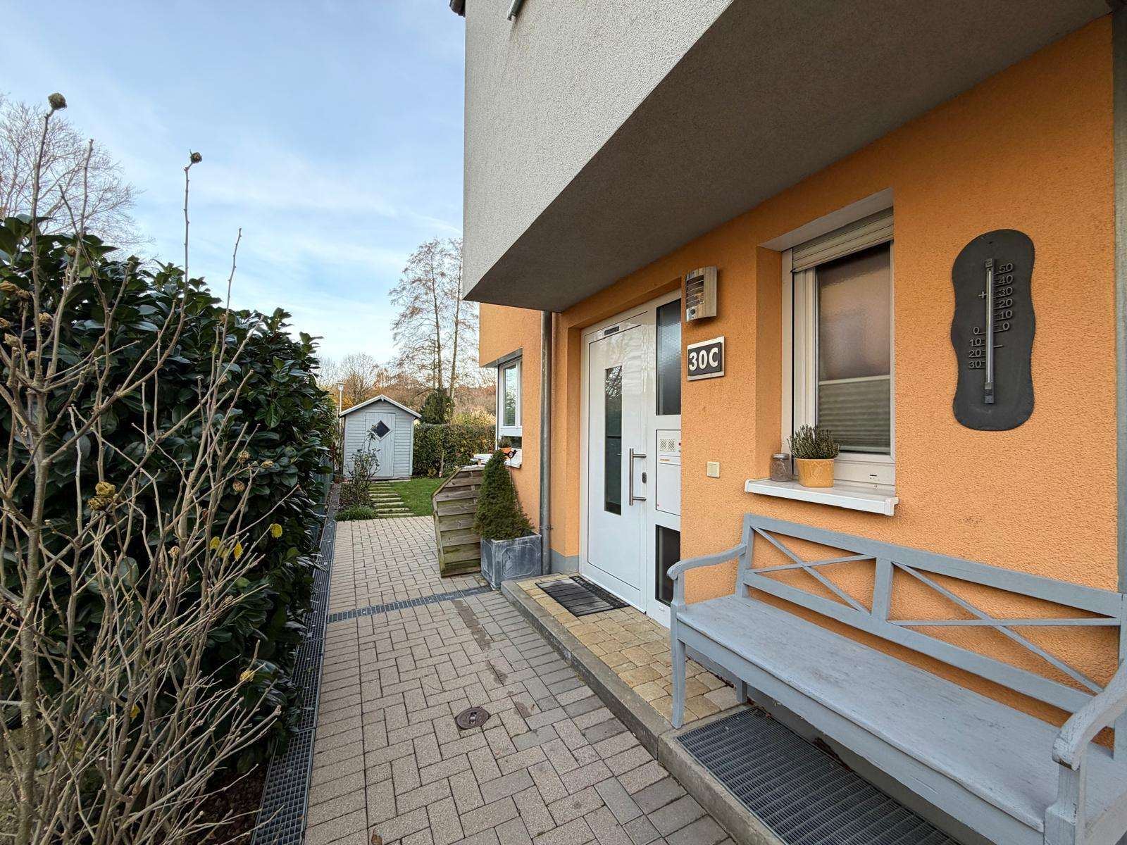 Foto 7: Reihenendhaus am Park und See: Familienidylle mit Einliegerw