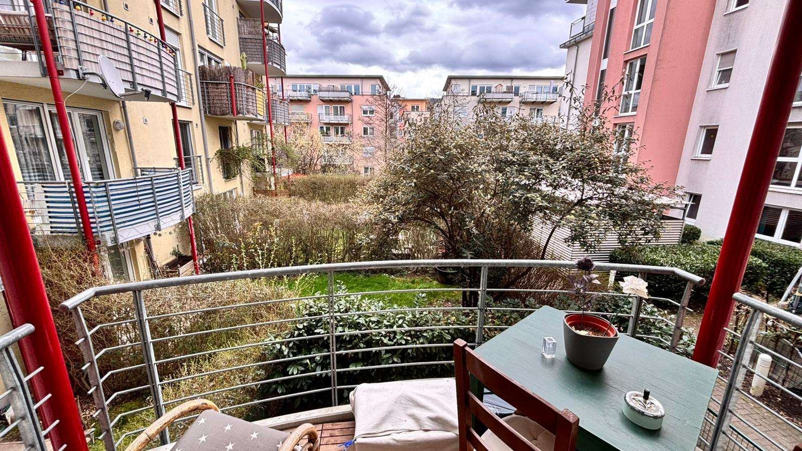 Foto 2: Freiburg-Süd: Außergewöhnliche 2-Zimmer-Wohnung mit großzügi