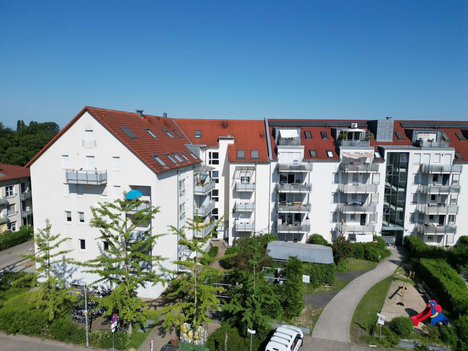Foto 4: Lichtdurchflutete Maisonettewohnung mit Balkon und idealer R
