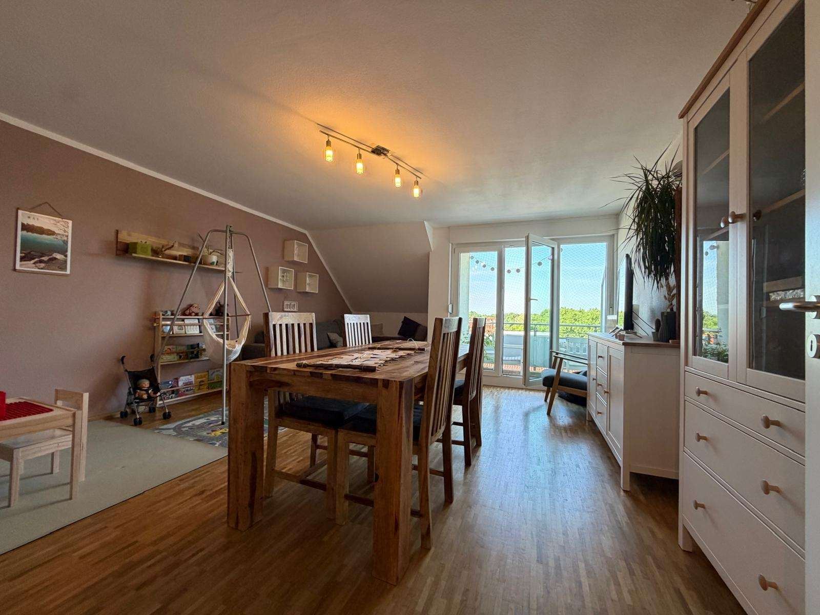 Foto 5: Lichtdurchflutete Maisonettewohnung mit Balkon und idealer R