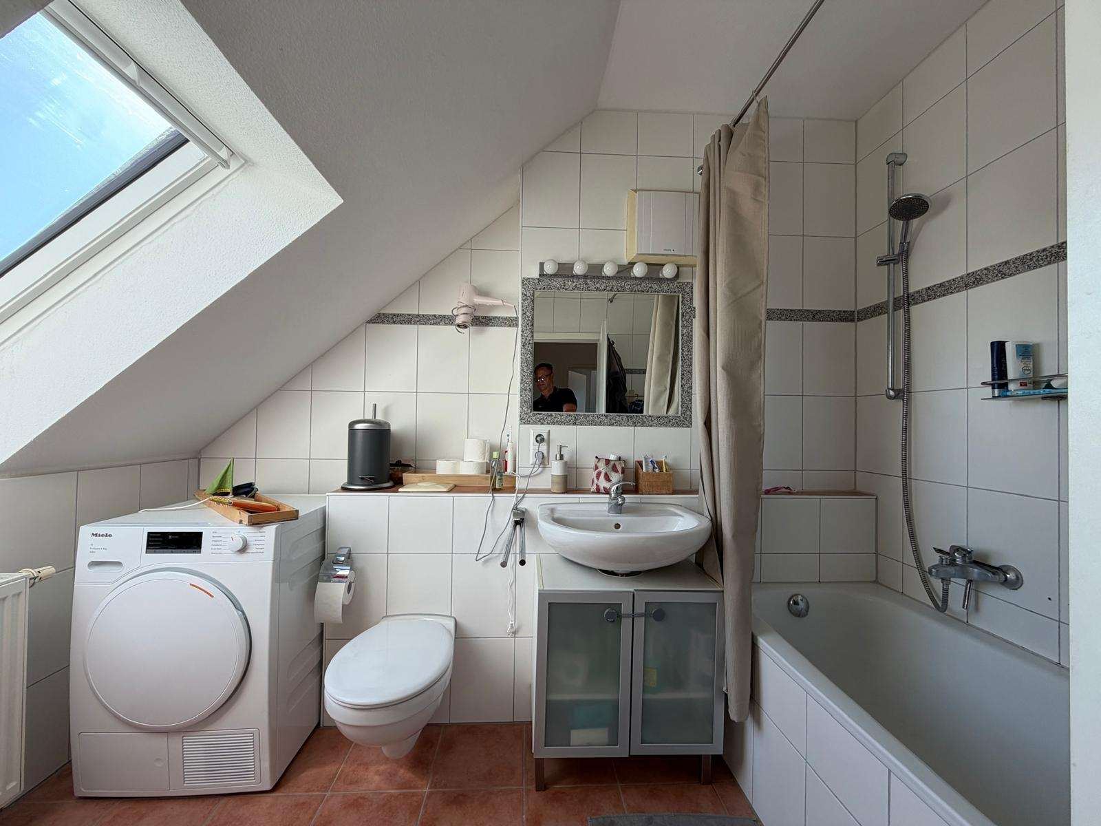 Foto 14: Lichtdurchflutete Maisonettewohnung mit Balkon und idealer R
