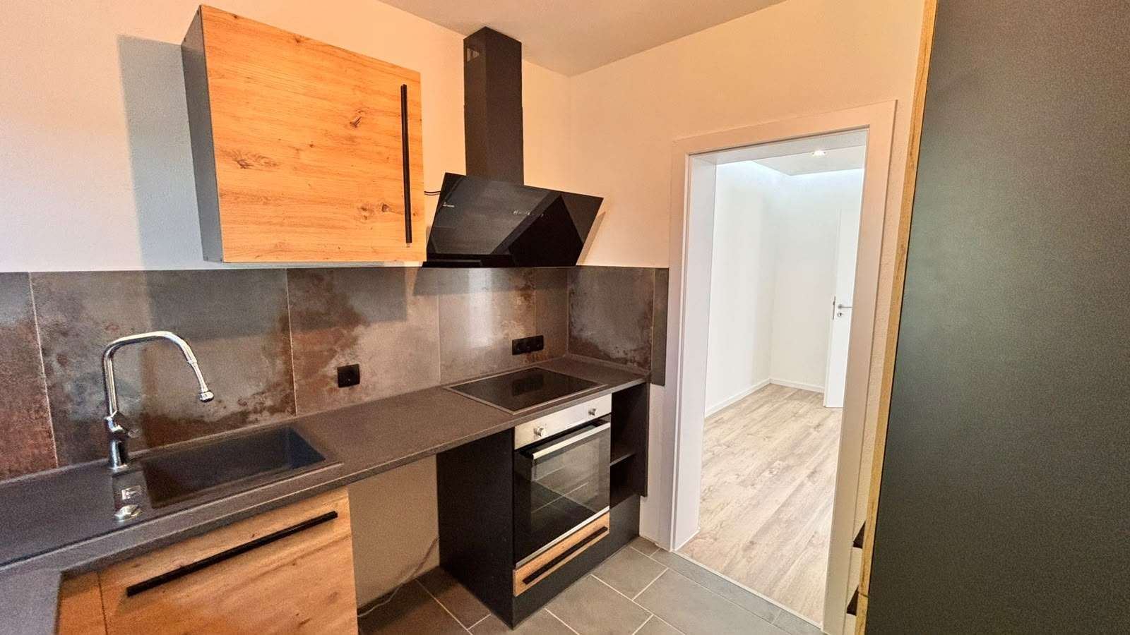 Foto 12: GUNDELFINGEN, FRISCH RENOVIERT & SOFORTBEZUG! 2 Zi. mit XXL-