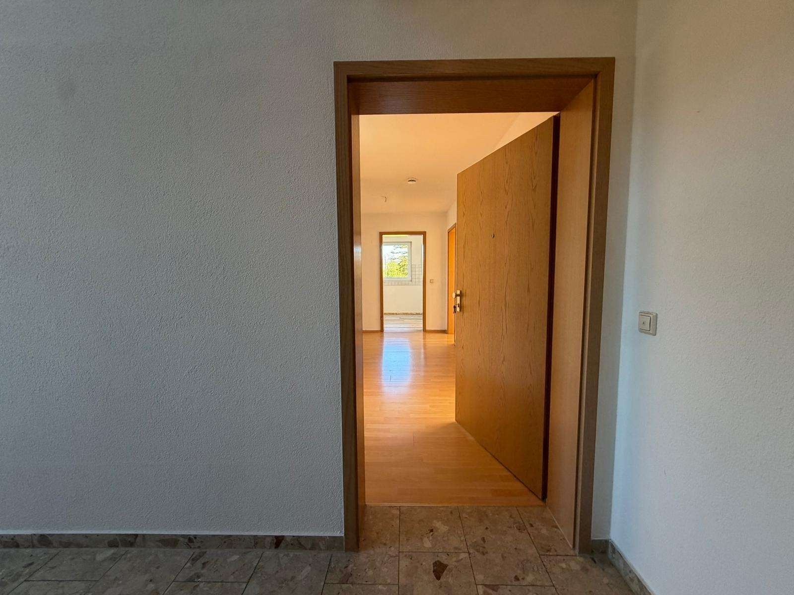 Foto 8: Sonne satt & sofort einziehen, 4 Zimmer mit großem Balkon!