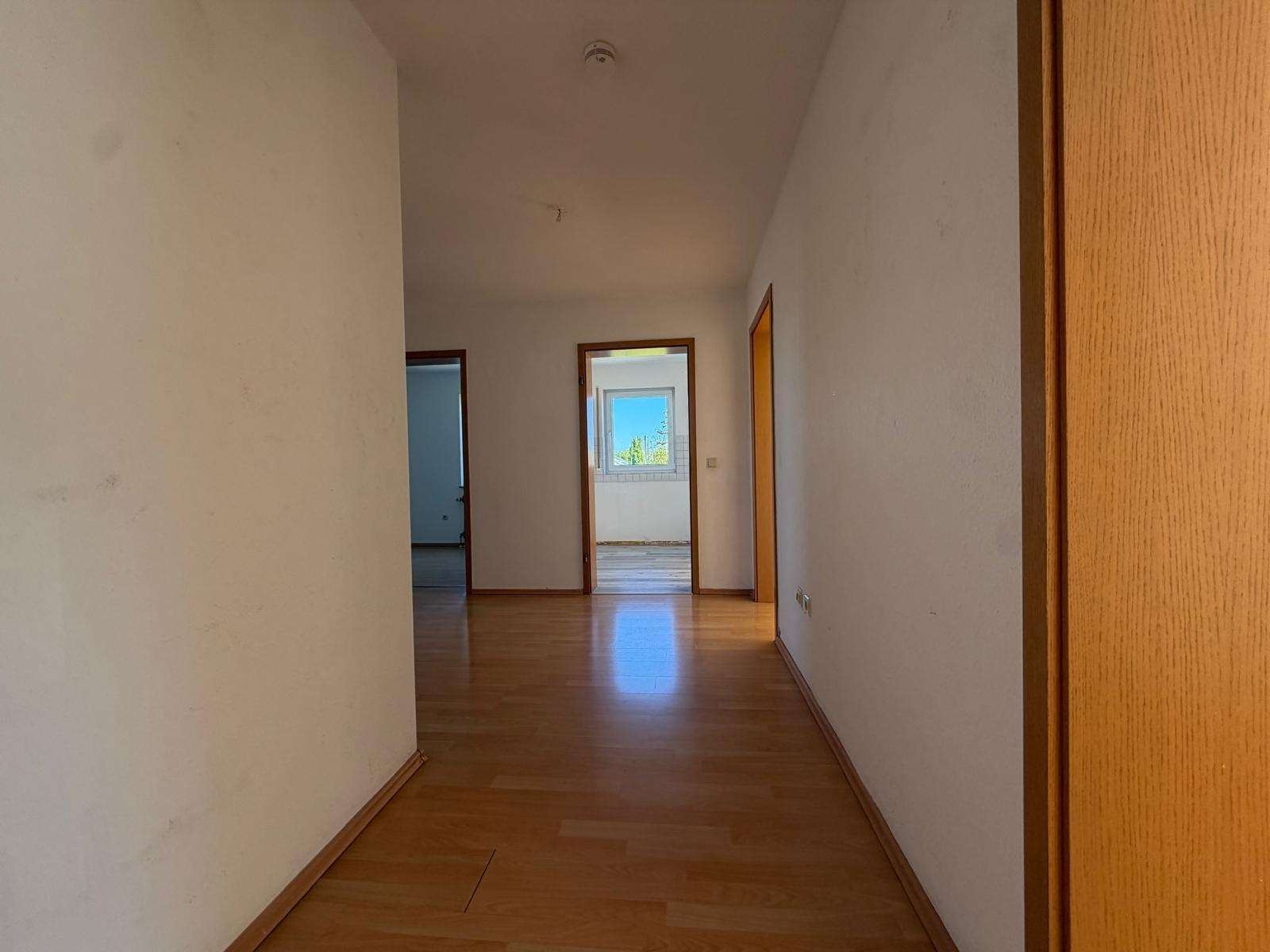Foto 9: Sonne satt & sofort einziehen, 4 Zimmer mit großem Balkon!