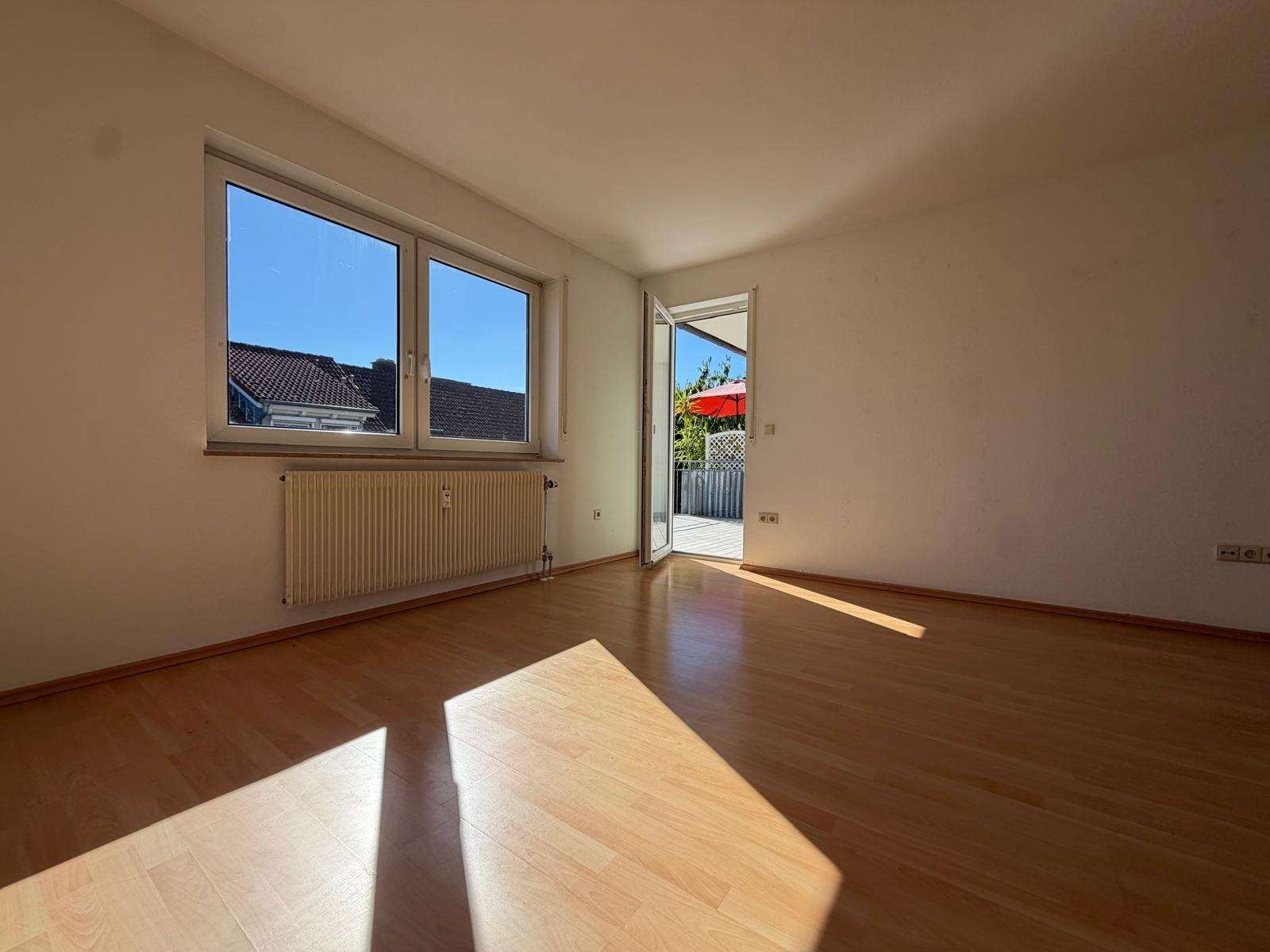Foto 12: Sonne satt & sofort einziehen, 4 Zimmer mit großem Balkon!
