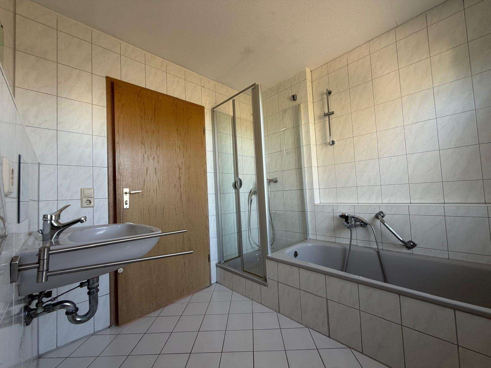 Foto 19: Sonne satt & sofort einziehen, 4 Zimmer mit großem Balkon!