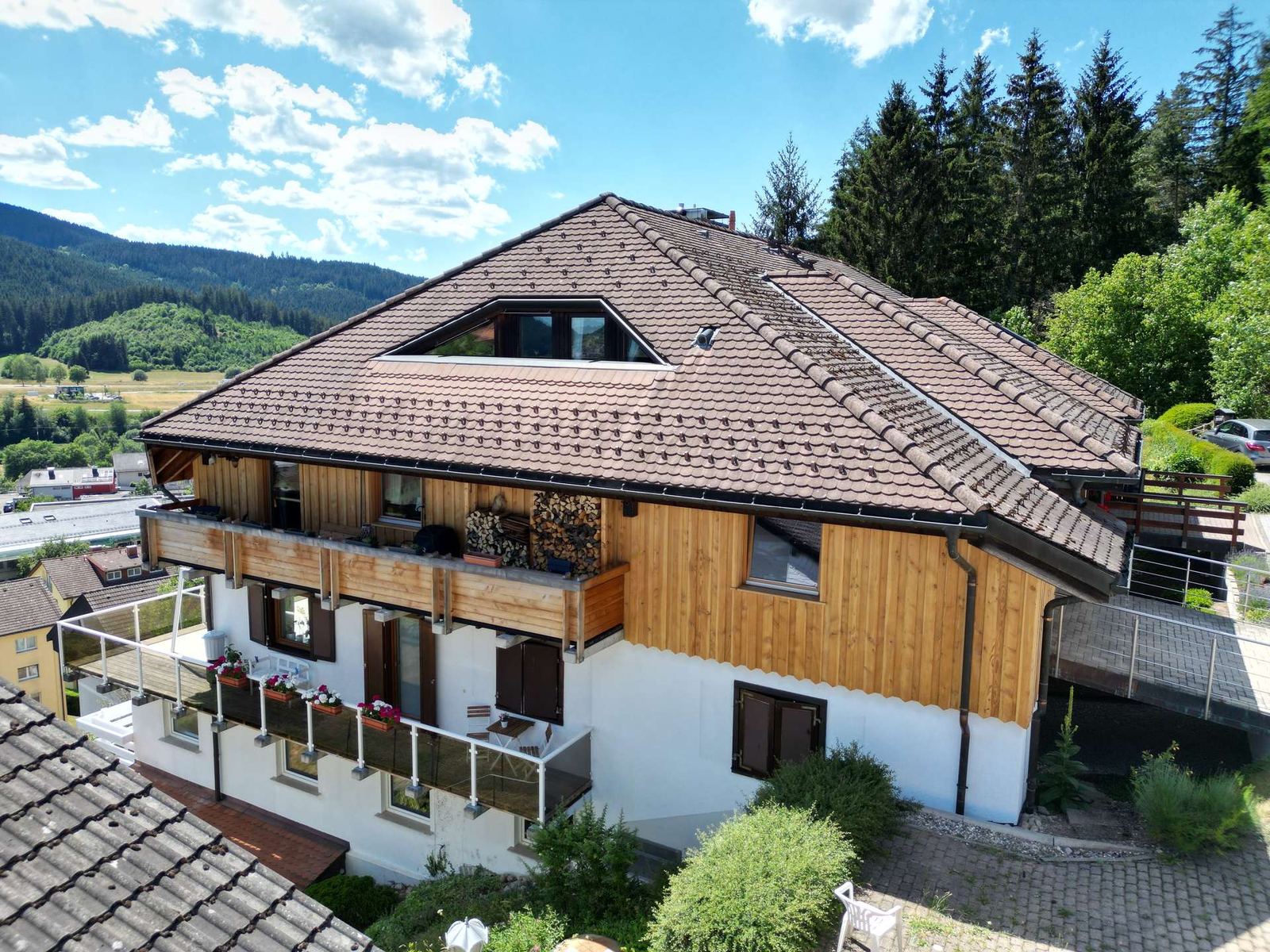 Wohnung in 79822 Titisee-Neustadt: Wohnen mit Weitblick, 4-Zimmer-Wohnung mit beeindruckendem Panorama über Titisee-Neustadt