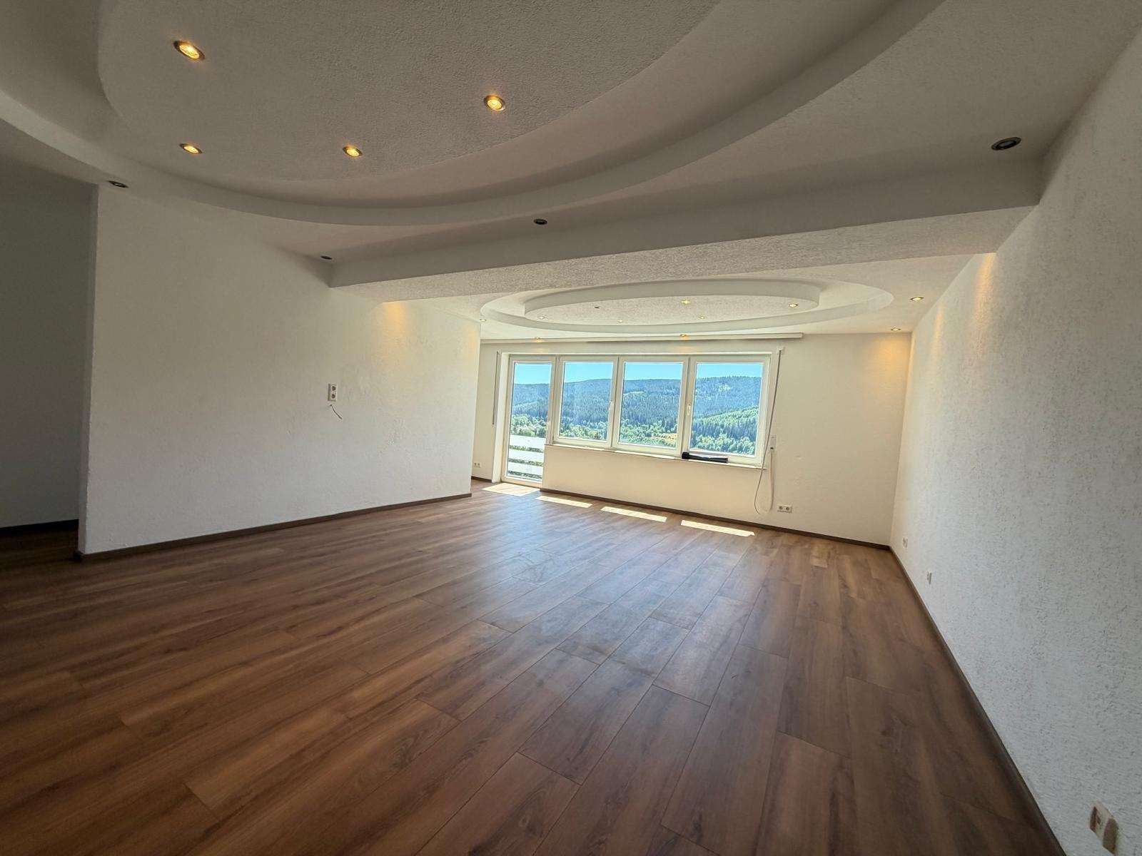 Foto 9: Wohnen mit Weitblick, 4-Zimmer-Wohnung mit beeindruckendem P