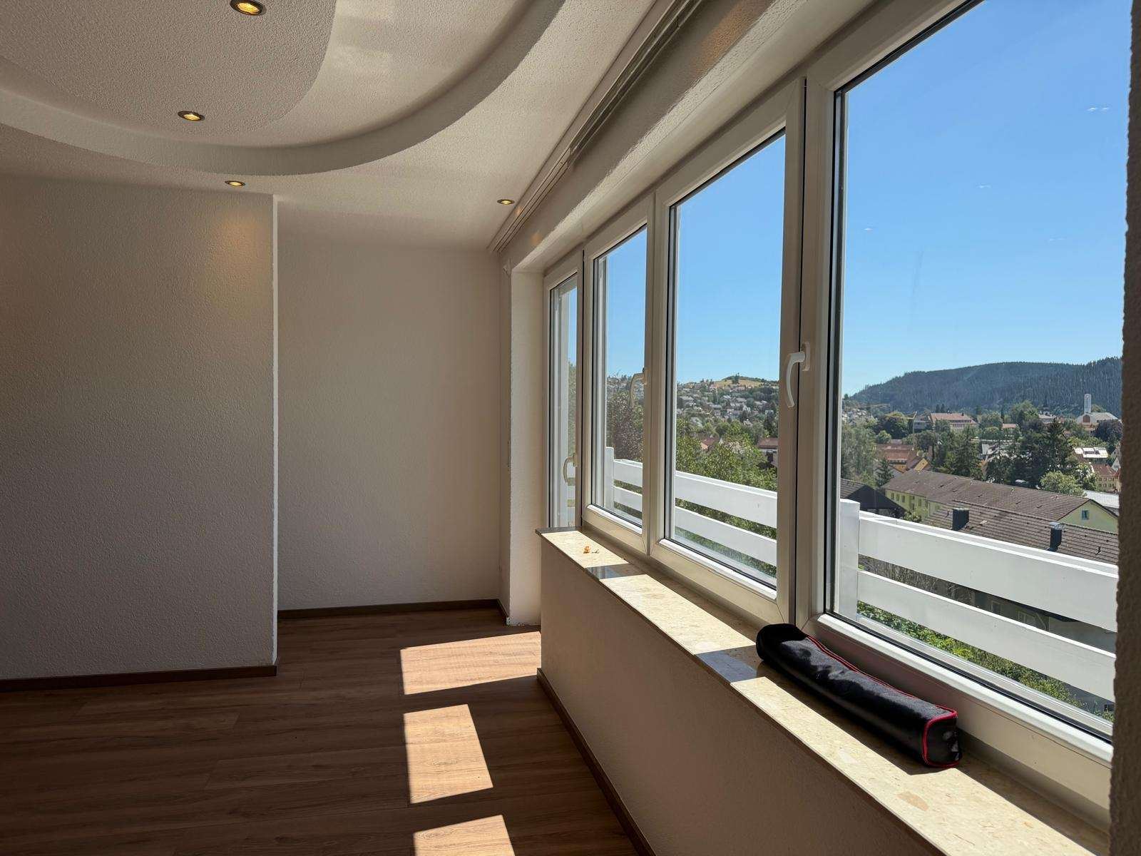 Foto 10: Wohnen mit Weitblick, 4-Zimmer-Wohnung mit beeindruckendem P
