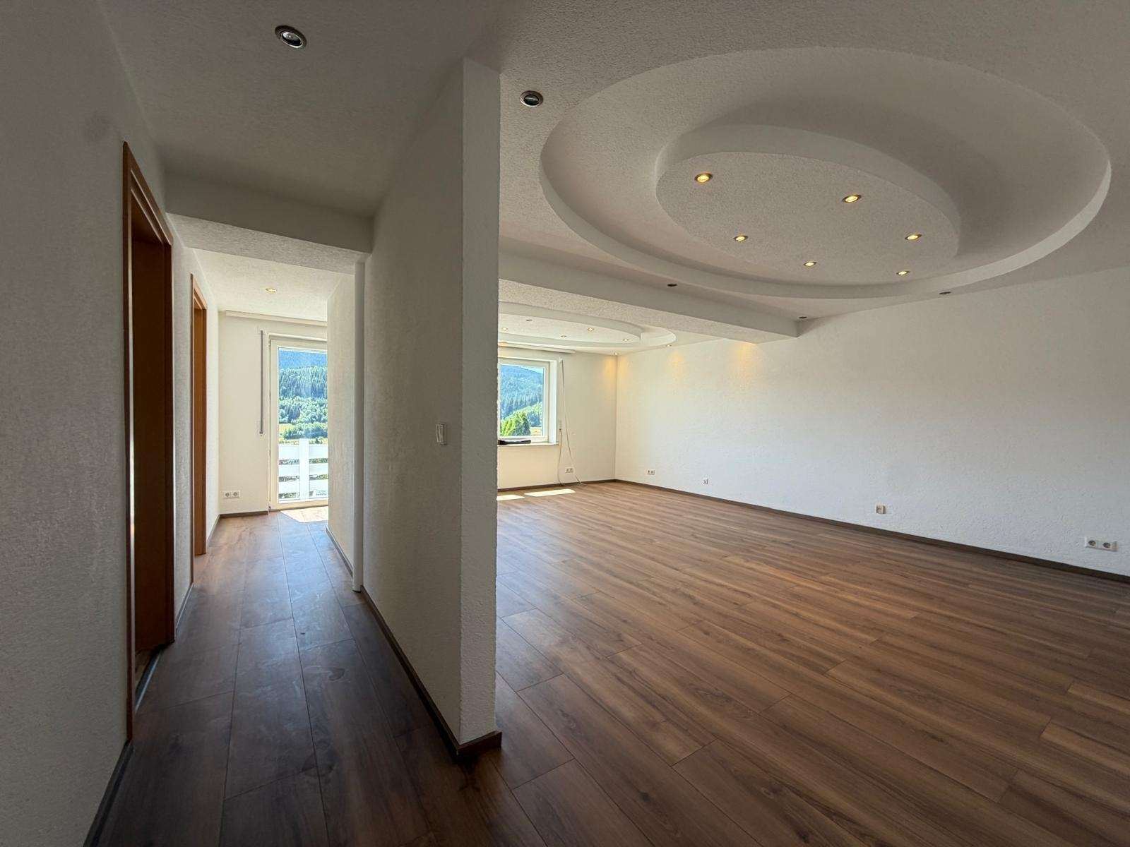 Foto 12: Wohnen mit Weitblick, 4-Zimmer-Wohnung mit beeindruckendem P