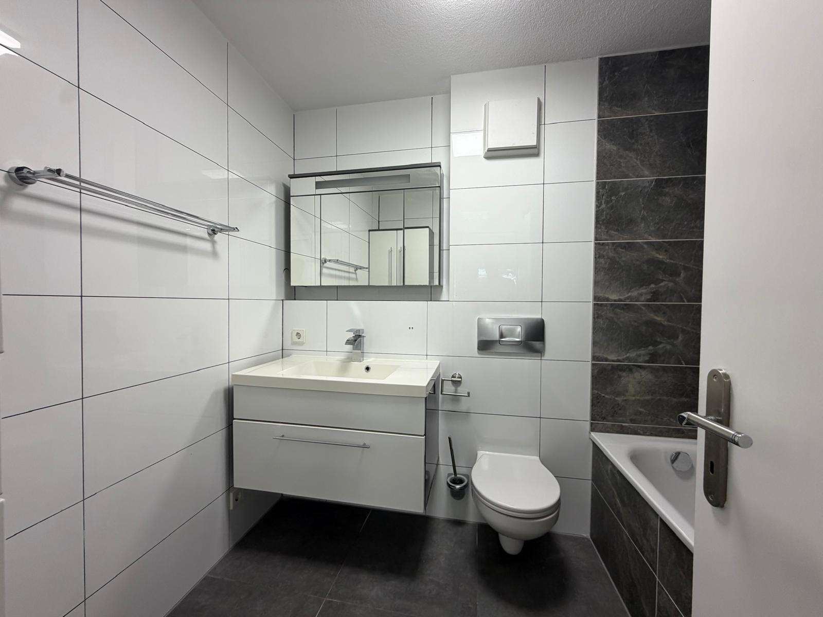 Foto 15: Wohnen mit Weitblick, 4-Zimmer-Wohnung mit beeindruckendem P