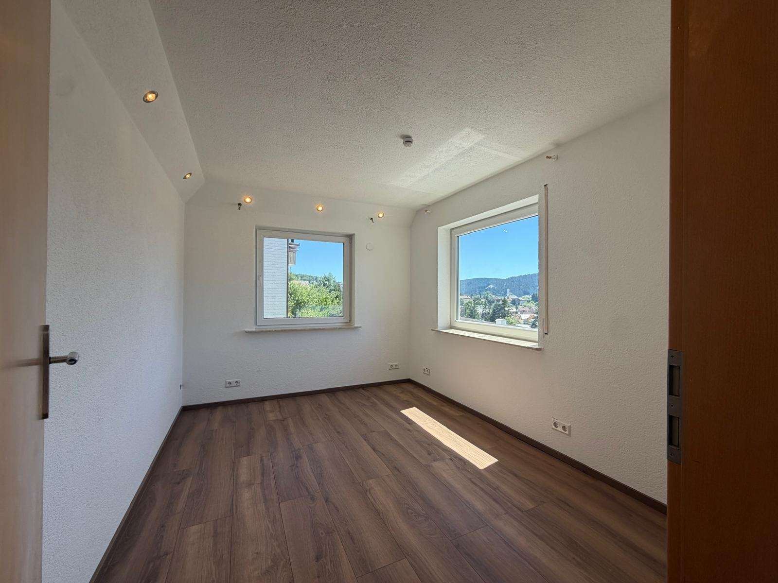 Foto 20: Wohnen mit Weitblick, 4-Zimmer-Wohnung mit beeindruckendem P